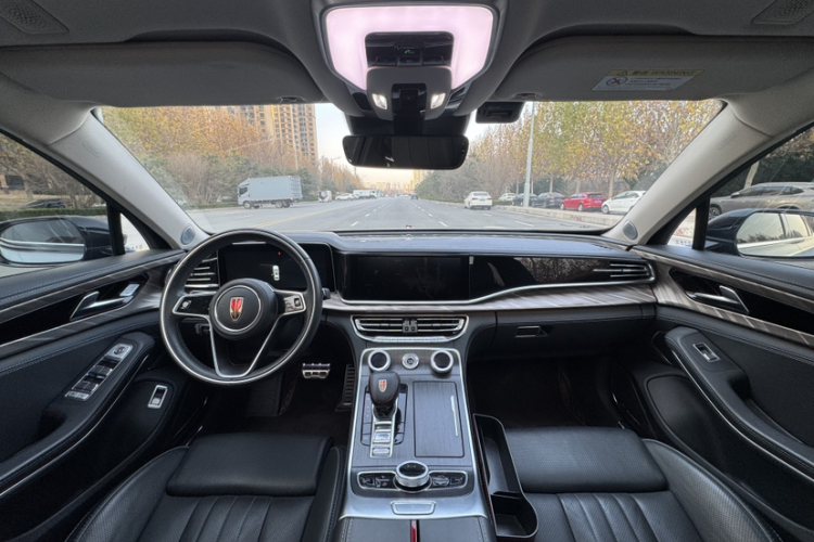 红旗H9 2022款 2.0T 智联旗享版中控内饰7002