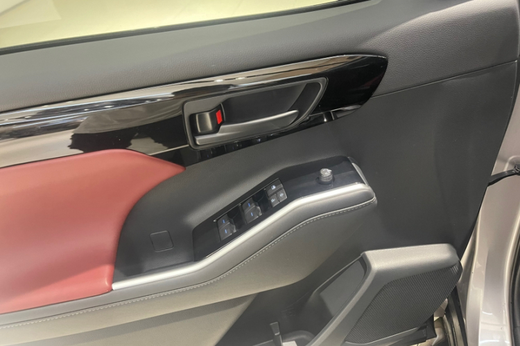 丰田 皇冠陆放 2021款  2.5L HEV两驱精英版中控内饰7006