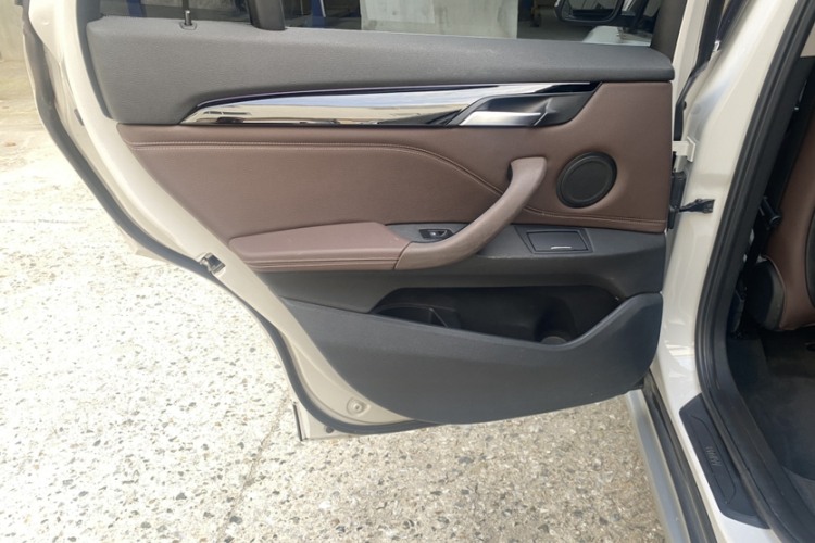 宝马X1 2020款 sDrive20Li 尊享型中控内饰7008