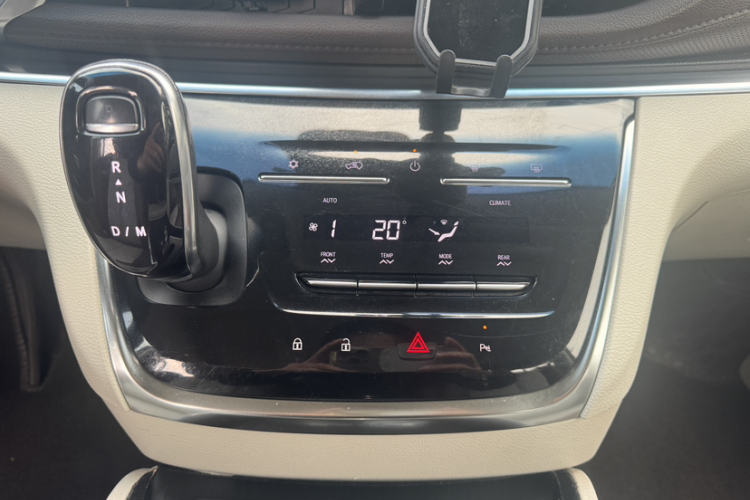 别克GL8 2021款 陆上公务舱 652T 舒适型中控内饰7004