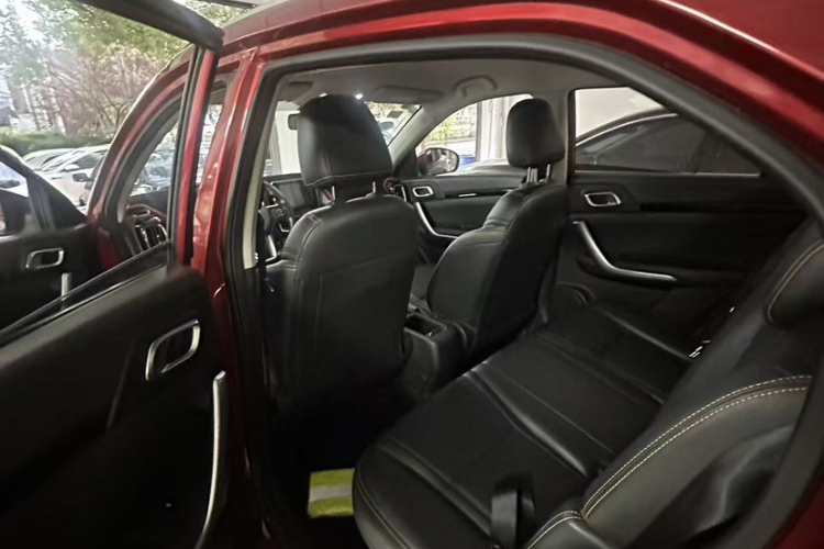 东风风神AX4 2017款 1.6L DCT潮尚型中控内饰7001