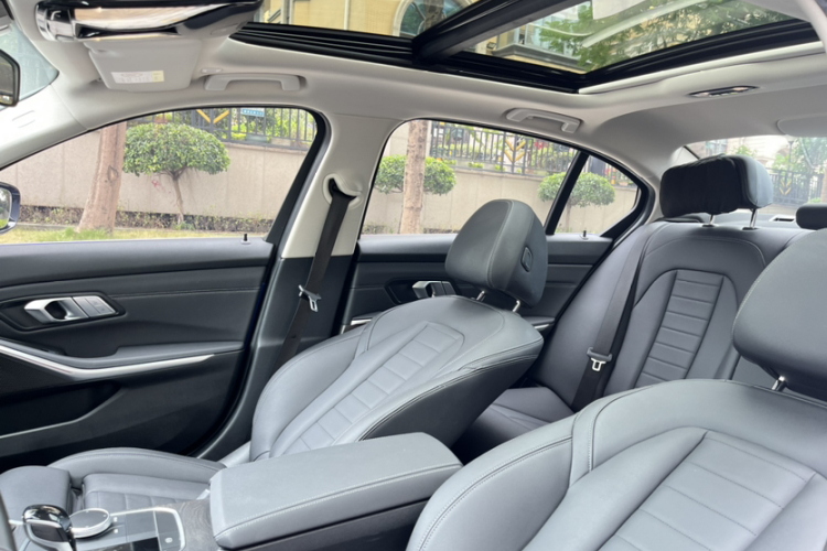 宝马3系 2020款 325Li M运动套装中控内饰7007