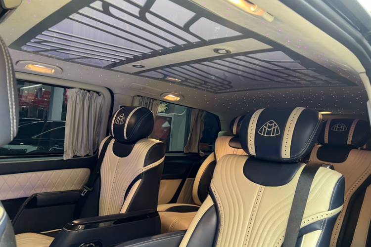 奔驰 威霆 2021款 2.0T 商务版 7座中控内饰7013