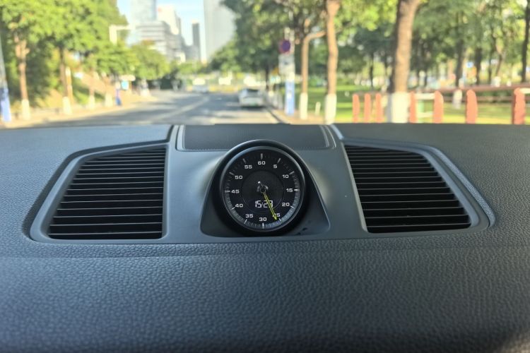 保时捷 Cayenne新能源 2019款 Cayenne E-Hybrid 2.0T中控内饰7012