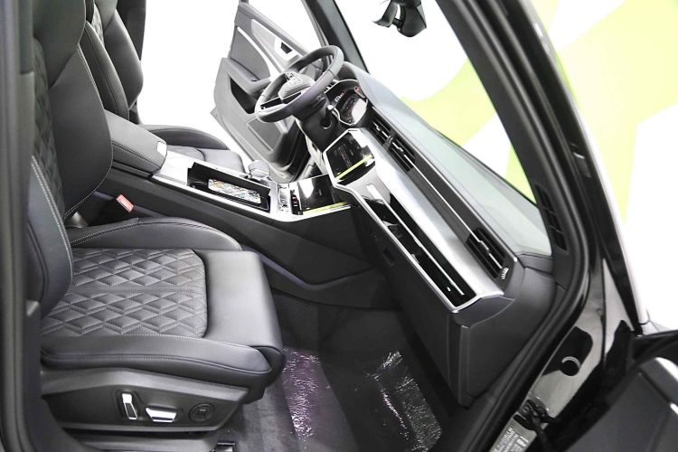 奥迪A6L 2025款 45 TFSI 臻选动感型+通风舒享包中控内饰7005