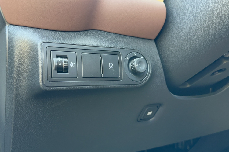 五菱汽车 五菱缤果 2023款 333km 灵犀互联+款中控内饰7006