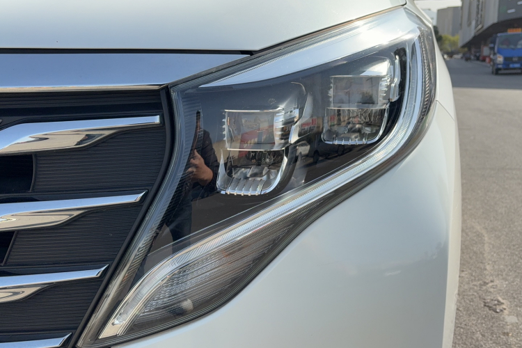 广汽传祺 传祺M8 2019款 320T 至尊版局部细节36