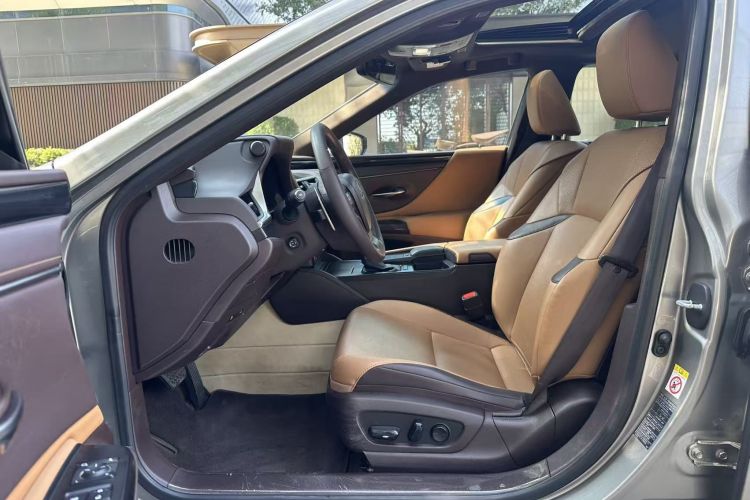 雷克萨斯ES 2018款 300h 卓越版 国V车身外观6009