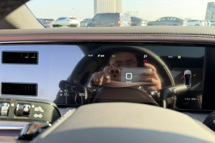 腾势Z9GT 2024款 1100四驱Pro版局部细节14