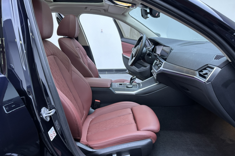 宝马3系 2022款 改款 325i M运动套装中控内饰7006