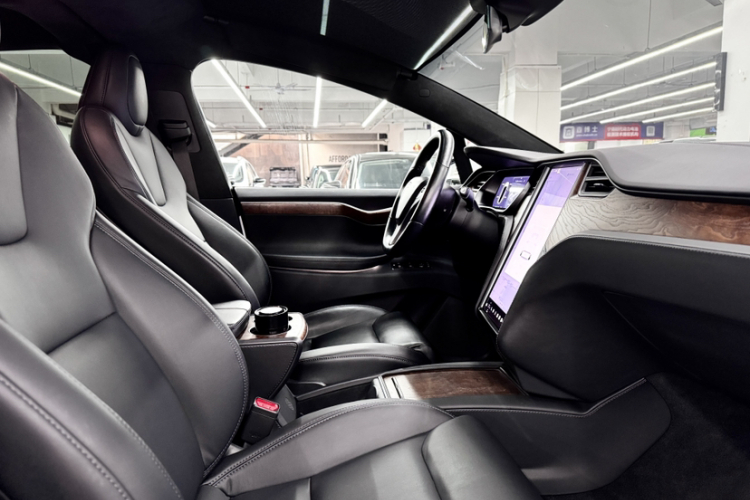 特斯拉 Model X 2019款 长续航版中控内饰7008