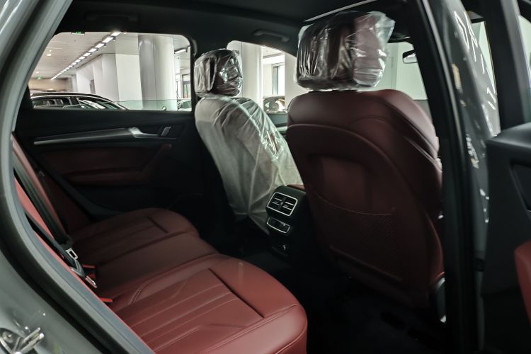 奥迪Q5L 2025款 45周年典藏版 40 TFSI 豪华动感型中控内饰7004