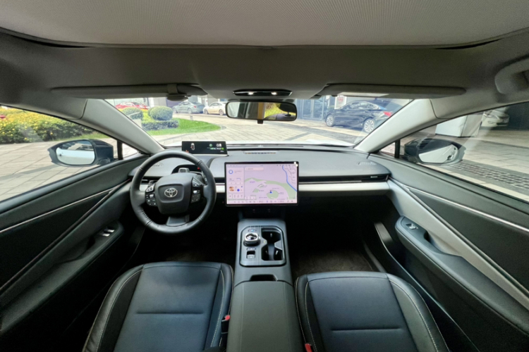 丰田bZ5 2025款 550 PRO智行版中控内饰7003