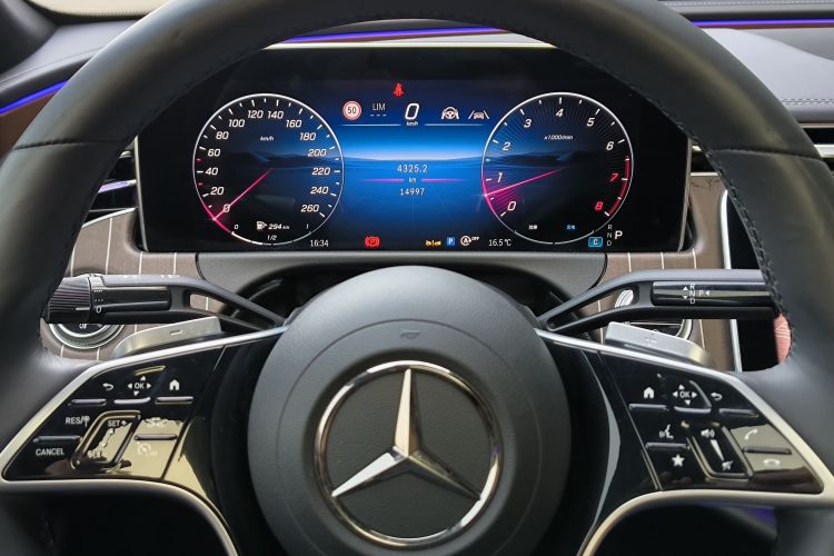 奔驰E级 2025款 E 300 L 时尚型中控内饰15