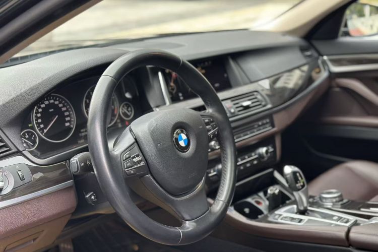 宝马5系 2014款 525Li 豪华设计套装中控内饰7002