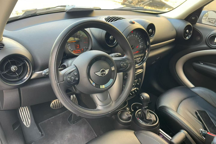 MINI Countryman 2014款 1.6L COOPER Fun中控内饰7002