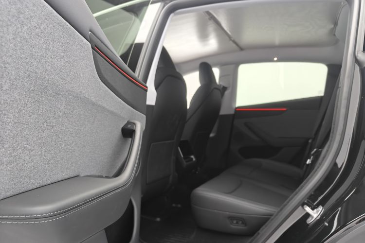 特斯拉 Model Y 2025款 后轮驱动版中控内饰7003