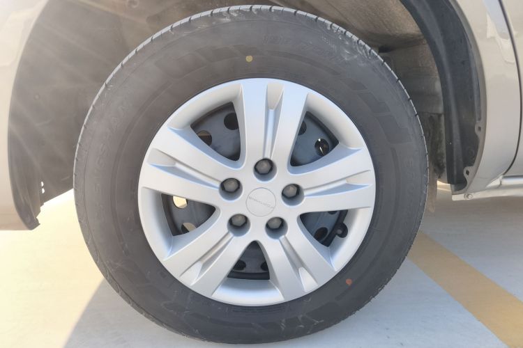 东风风行 菱智 2023款 M5L 1.6L 舒适型 9座局部细节9002