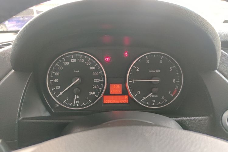 宝马X1 2014款 sDrive18i 领先型中控内饰15