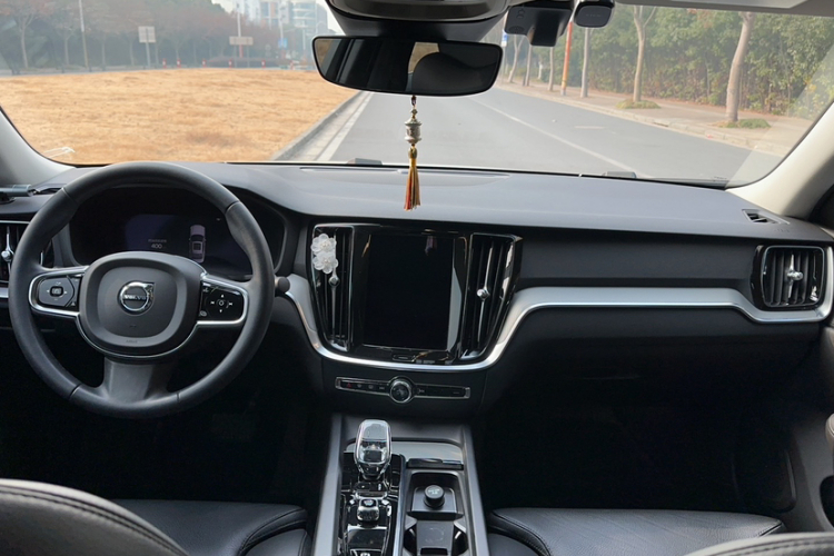 沃尔沃S60 2023款 B4 智远豪华版中控内饰7003