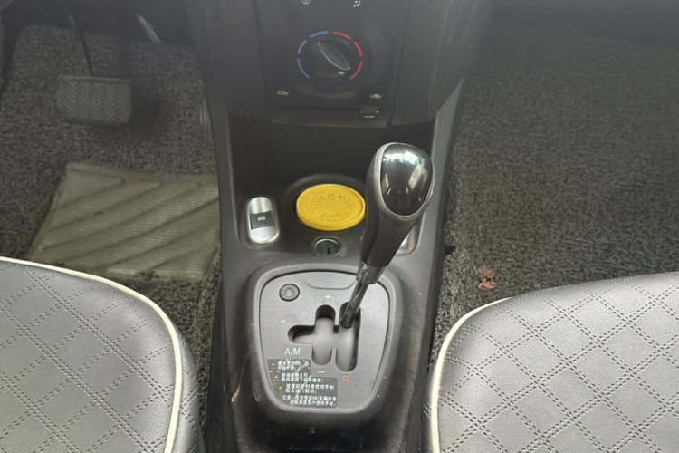 比亚迪F0 2015款 1.0L AMT 铉酷型局部细节18