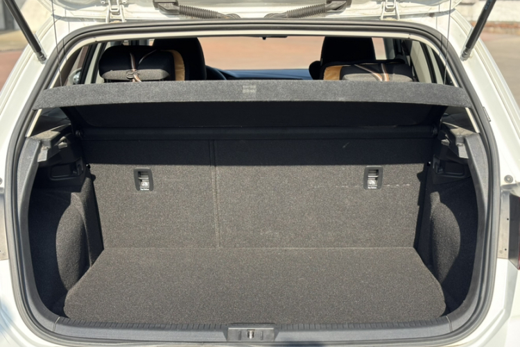 大众 高尔夫 2020款 200TSI DSG舒适进取版局部细节23