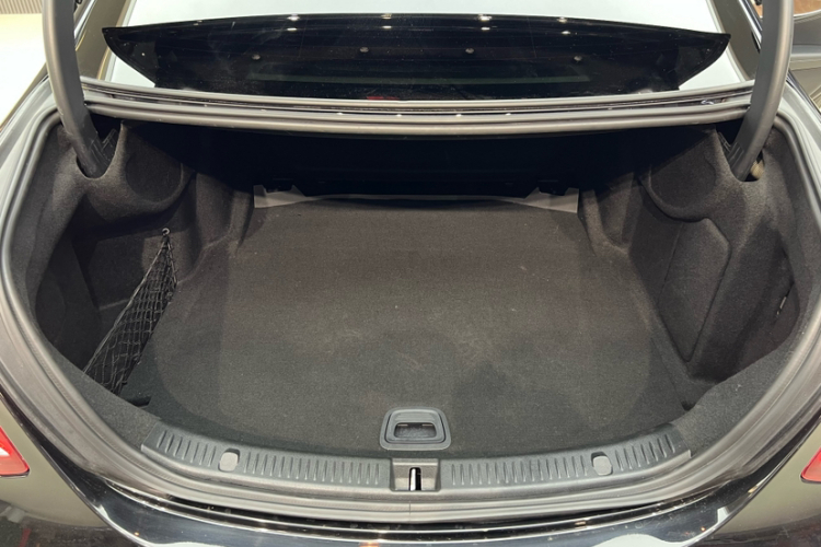 奔驰E级 2019款 E 350 L 4MATIC中控内饰7009