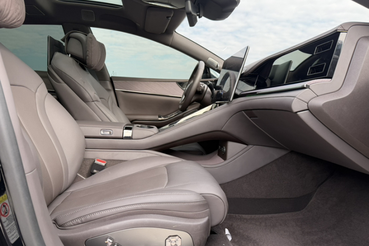 腾势Z9 2024款 1100km 四驱Ultra版局部细节41