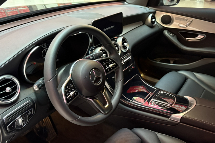 奔驰GLC 2022款 改款三 GLC 260 L 4MATIC 动感型中控内饰7001