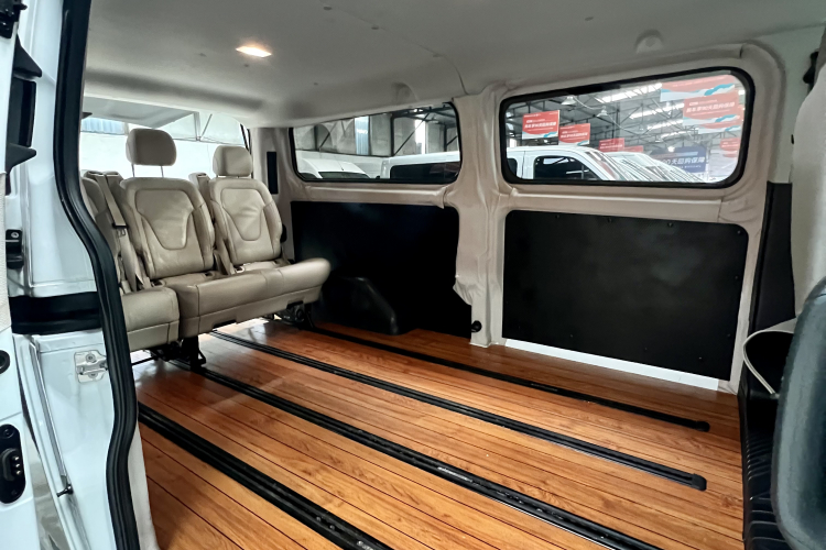 福特 全顺 2020款 2.0T汽油多功能商用车中轴低顶上掀尾门国VI中控内饰7002