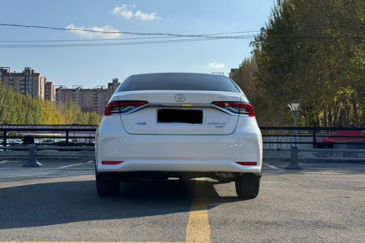 丰田 卡罗拉 2019款 1.2T S-CVT GL-i豪华版车身外观6006