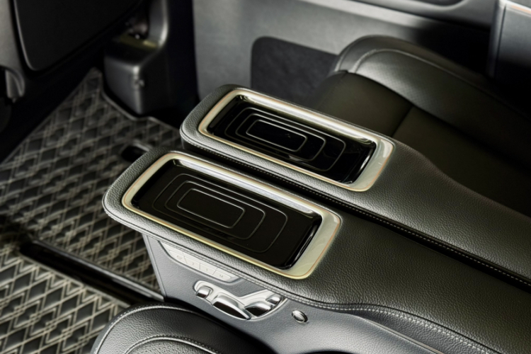 奔驰V级 2020款 V 260 L 长轴距豪华版中控内饰7012