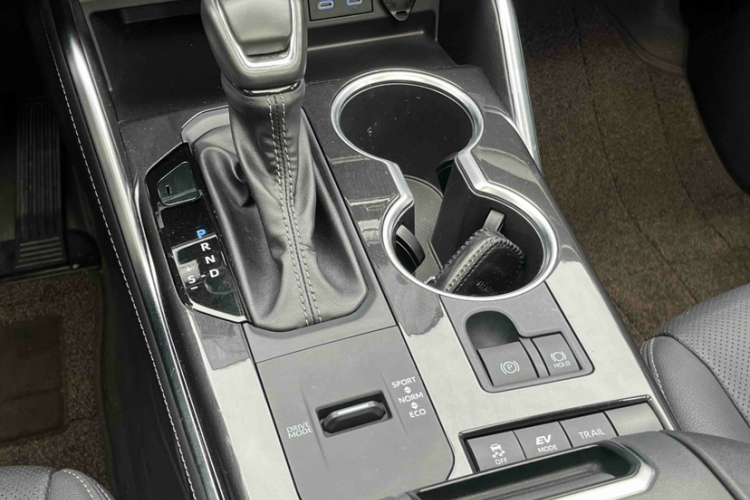 丰田 皇冠陆放 2022款 2.5L HEV四驱旗舰版中控内饰7001