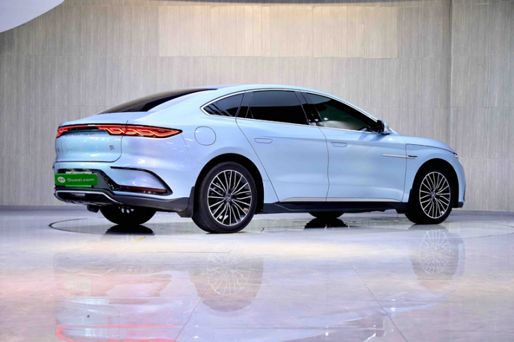 比亚迪 汉 2023款 EV 冠军版 506KM前驱尊贵型车身外观6008