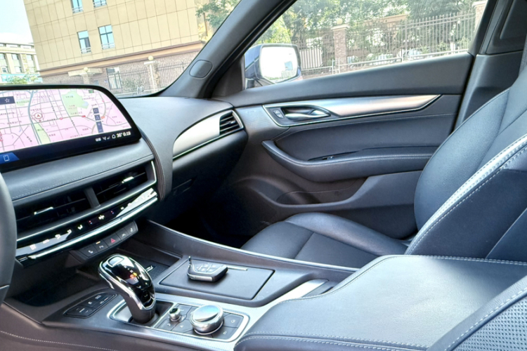 凯迪拉克CT5 2024款 28T 豪华型Pro中控内饰7012