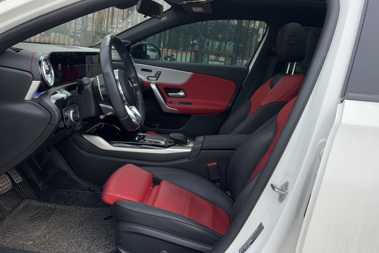 奔驰A级AMG 2023款 AMG A 35 L 4MATIC局部细节19