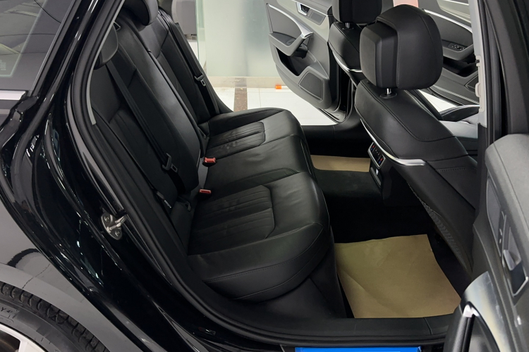 奥迪A6L 2019款 45 TFSI quattro 臻选致雅型中控内饰7006