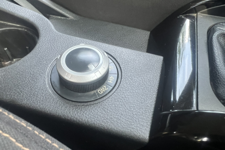 陆风X8 2014款 探索版 2.4L 汽油4X4豪华型中控内饰7007