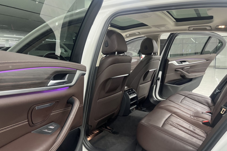 宝马5系 2020款 530Li 领先型 豪华套装中控内饰7002