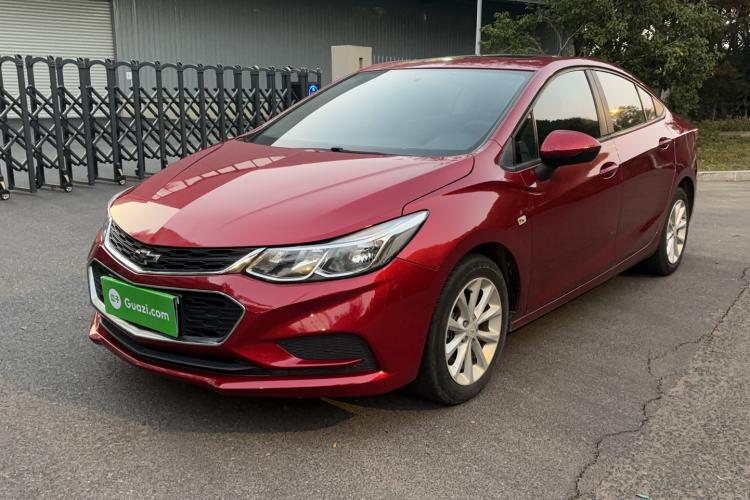 雪佛兰 科鲁兹 2018款 320 自动先锋天窗版车身外观1