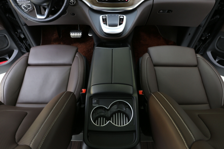 奔驰V级 2022款 V 260 L 长轴距豪华版中控内饰7003