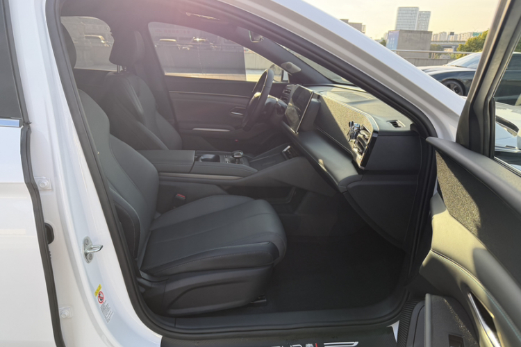 比亚迪 秦L 2024款 DM-i 80KM领先型局部细节41