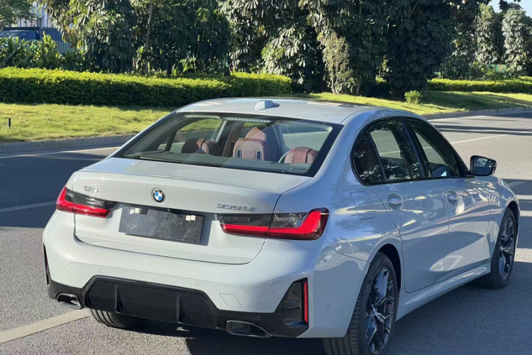 宝马3系 2025款 330Li M运动曜夜套装车身外观6006