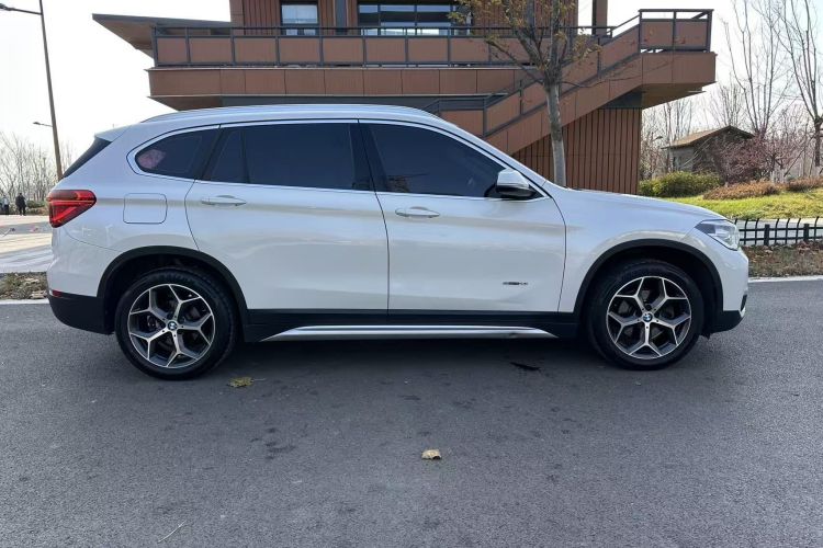 宝马X1 2018款 sDrive18Li 尊享型车身外观6006