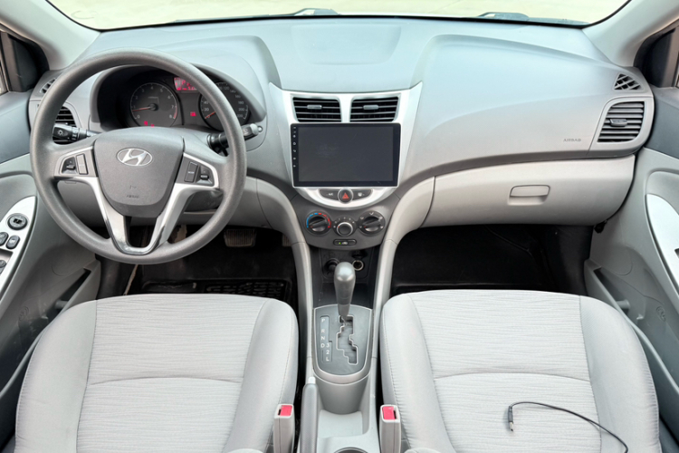 现代 瑞纳 2014款 1.4L 自动智能型GLS中控内饰7003