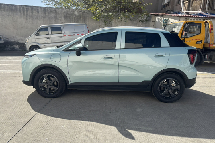 吉利几何E萤火虫 2024款 401km 萤光车身外观6004