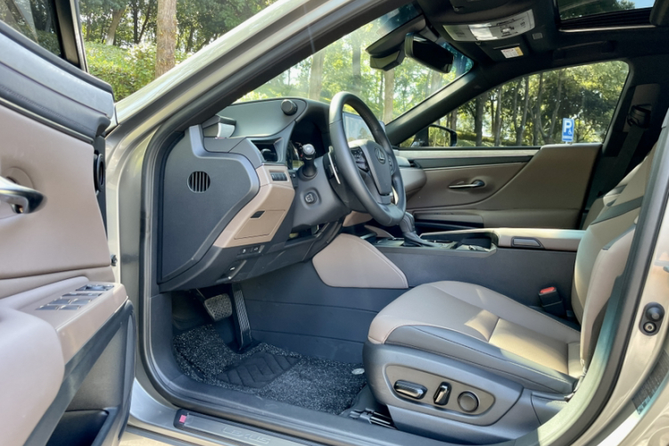 雷克萨斯ES 2025款 300h 臻享版中控内饰7014