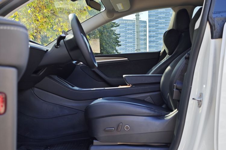 特斯拉 Model Y 2022款 改款 长续航全轮驱动版局部细节19