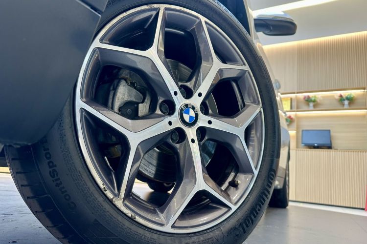 宝马X1 2019款 sDrive18Li 尊享型车身外观6008