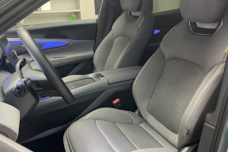 领克08 EM-P 2025款 220km 四驱性能Halo局部细节19